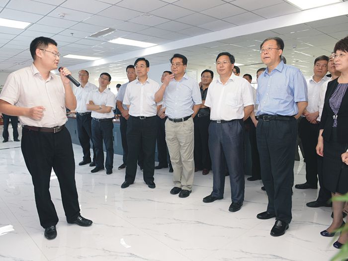 安徽省委常委、合肥市委書(shū)記吳存榮，合肥市黨政代表團(tuán)一行蒞臨我集團(tuán)參觀(guān)考察